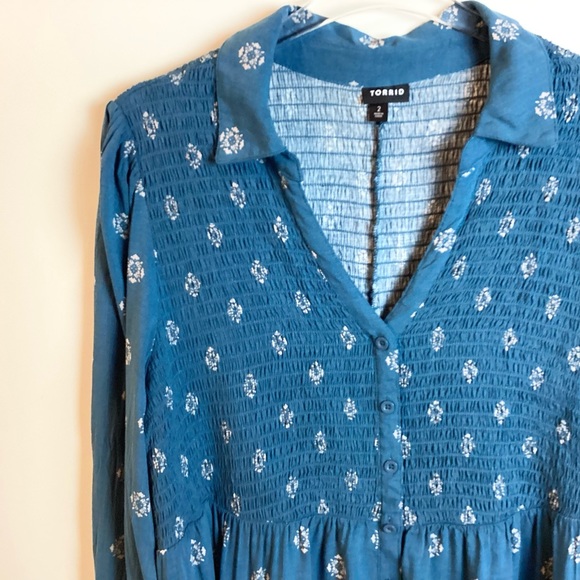 Torrid Floral Babydoll Slub Smocked Button-Front Tunic Top - Blue - 2X - Picture 3 of 9